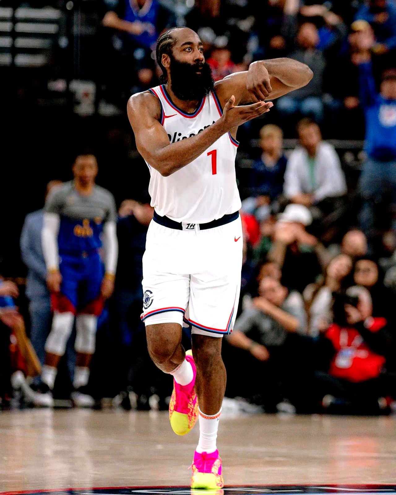 开云·体育官方网站-哈登官方宣布出色发挥新规，法国队引发争议！比赛高潮迭起(哈登的助攻有多出色)